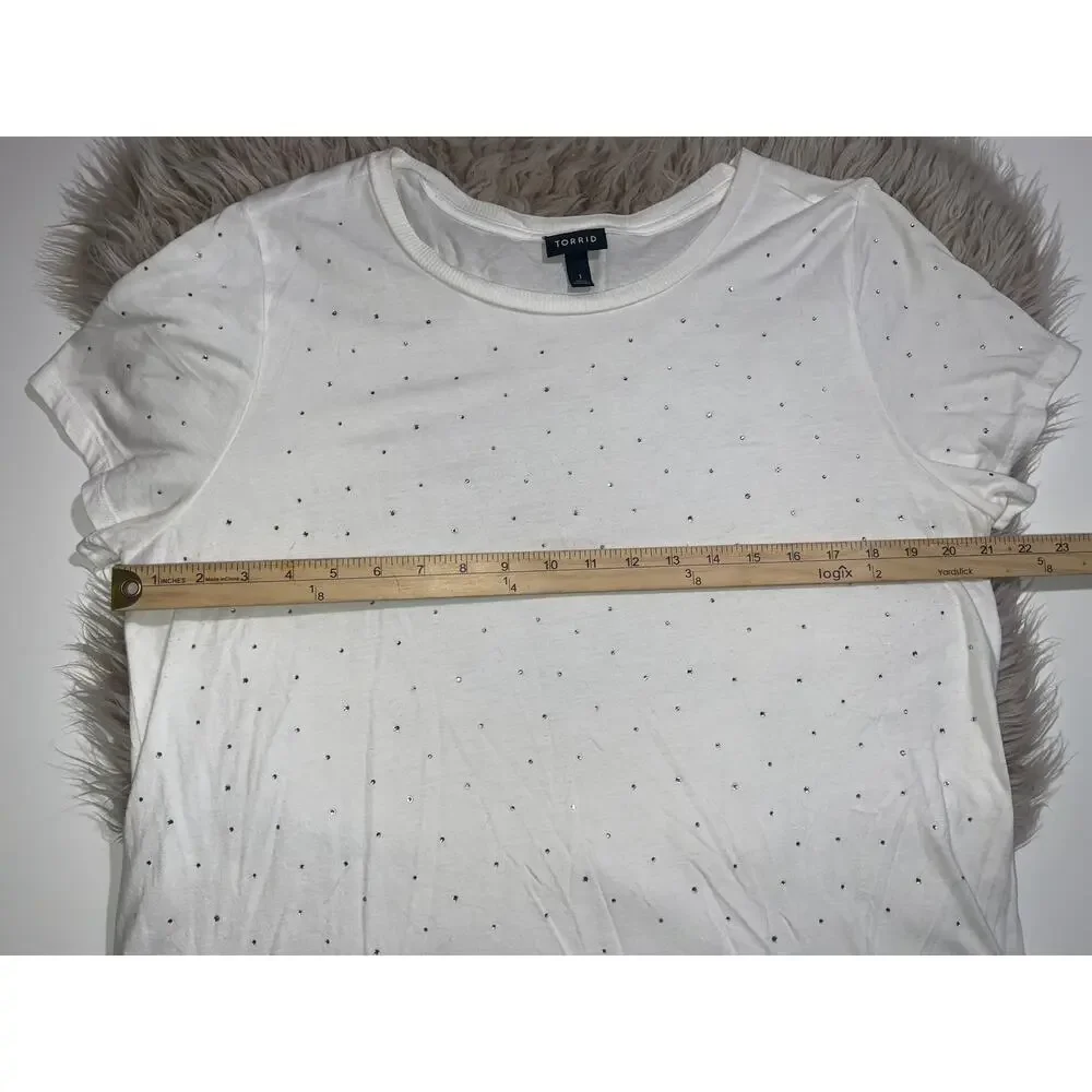 Torrid women’s white tee - Picture 5 of 12